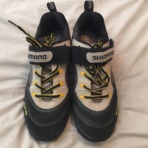 Shimano Cycling Shoes. Fits women's 6.