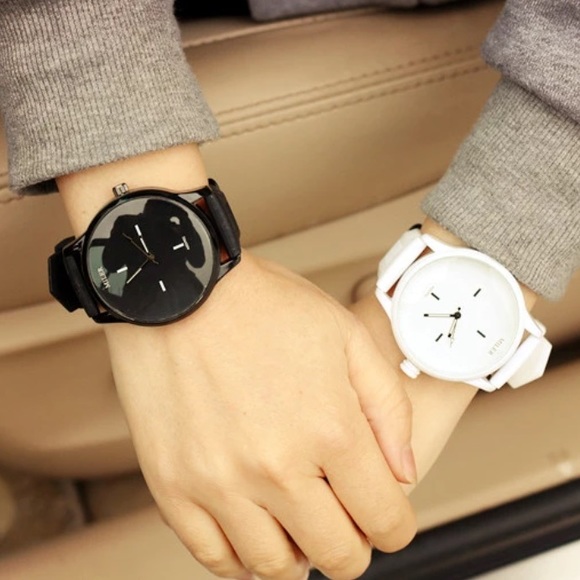 ❗️LAST ONE❗️White Silicone Watch 😍 - Picture 2 of 4