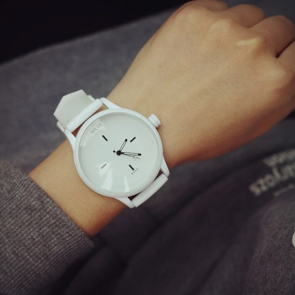 ❗️LAST ONE❗️White Silicone Watch 😍 - Picture 3 of 4