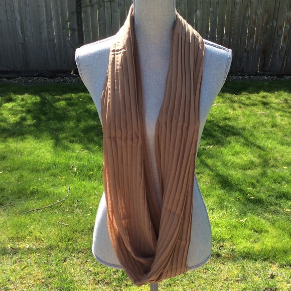 NWOT Pleated Camel Infinity Scarf - Picture 2 of 3
