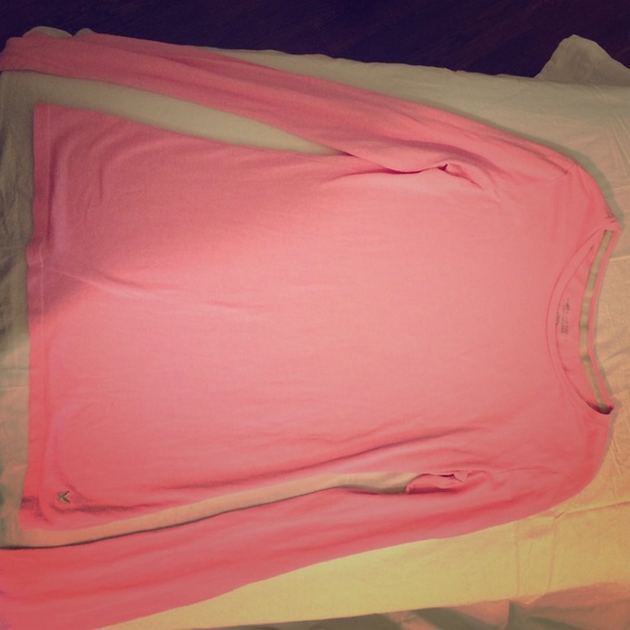 American eagle long sleeve pink tshirt.