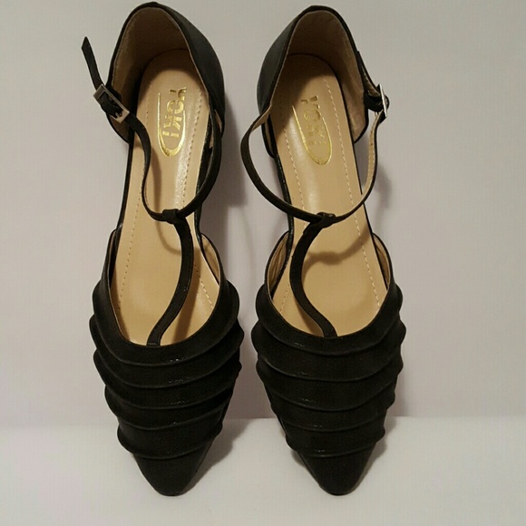 Pleated MaryJane Pointed Flats