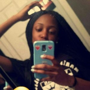 Meet your Posher, Chloe