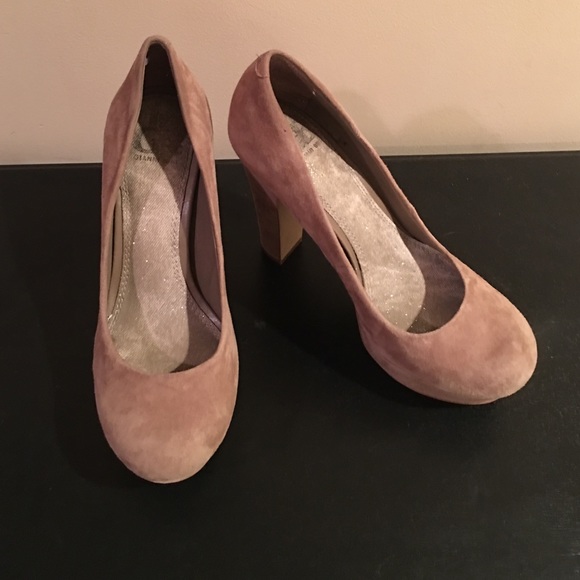 Gianni Bini Suede Pumps! - Picture 2 of 3