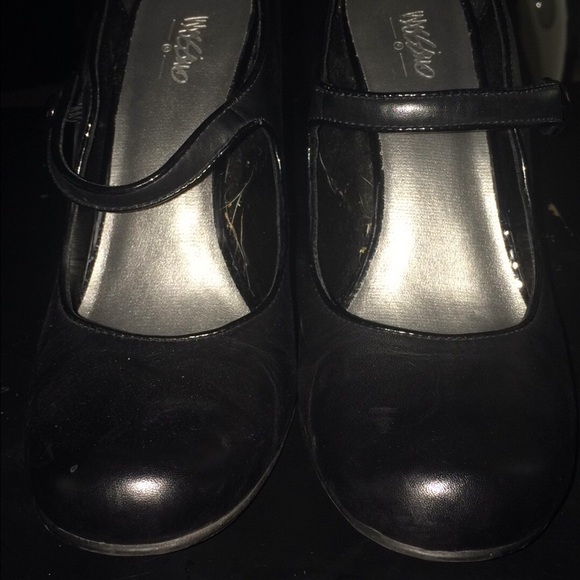 Black Mary Jane pumps
