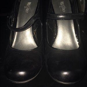 Black Mary Jane pumps