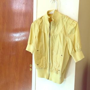 Quarter-sleeve Yellow Jacket