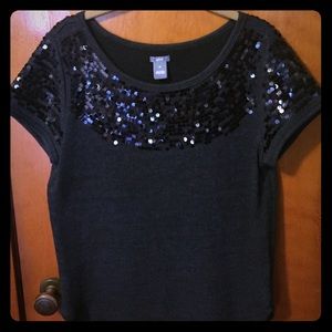AERIE TOP CHARCOAL GRAY WITH BLACK SEQUINS 😎