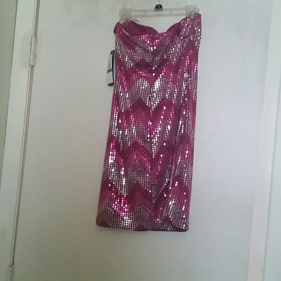 Dress - Picture 2 of 2