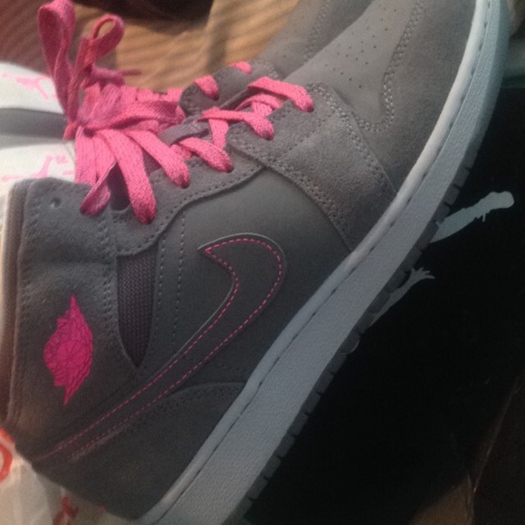 Air Jordan ones sz 6.5y brand new!! - Picture 2 of 4