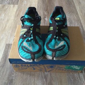 Brooks Pure Connect running shoes. Size 8.5