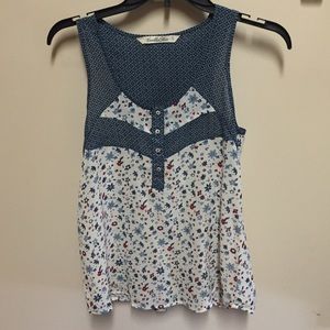 Small tank top with floral design