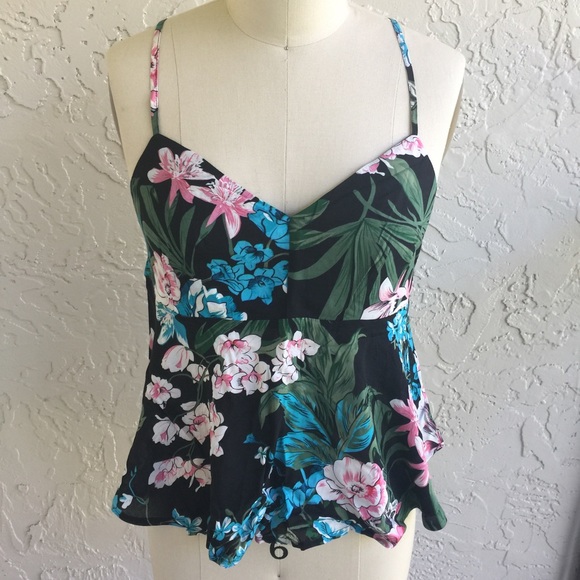 Forever 21 Tops - Forever 21 floral top• NWOT•