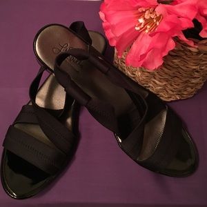 LIFE STRIDE FLEX SANDALS.  NWOT