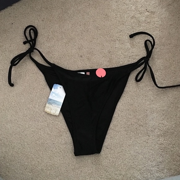 Cheeky black bikini bottoms