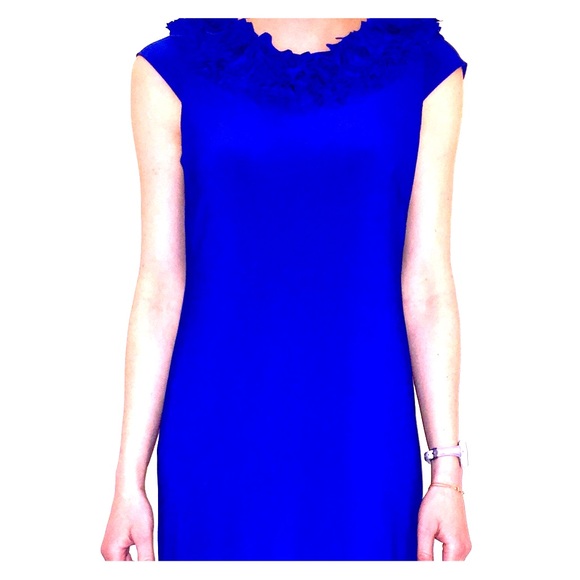 Eye-catching Taylor dress! Perfect for night/day.