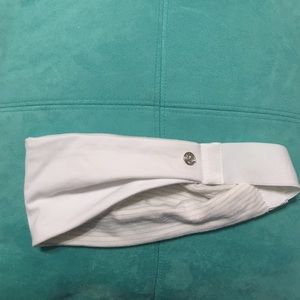 Brand new Lululemon headband💞