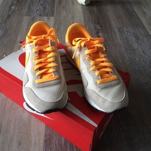 Nike Air Pegasus '83 in cream/orange/pink Size 8.5