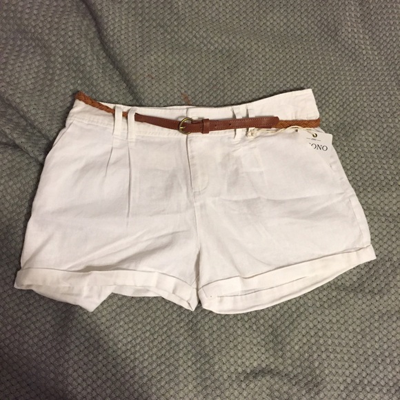 Ci Sono Pants - White Shorts with Removeable Belt