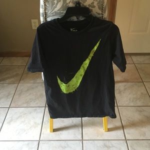 Boys XL Nike swoosh t-shirt
