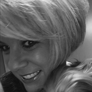 Meet your Posher, Dina