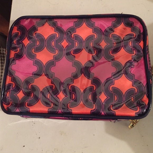 Cosmetic bag