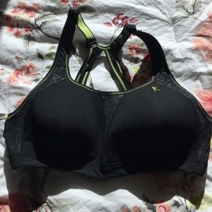 Black sports bra