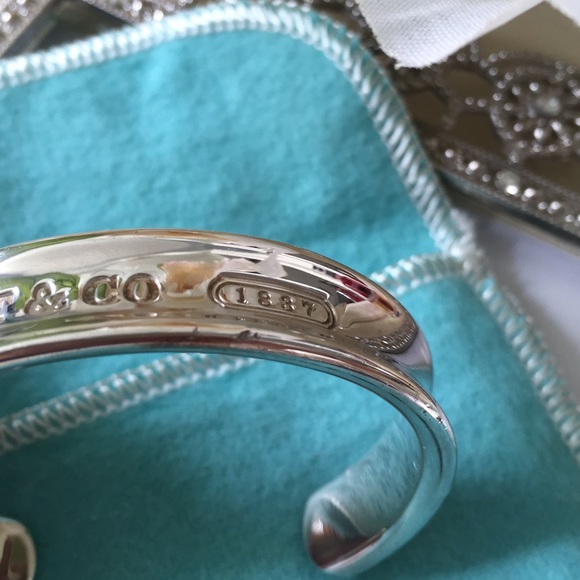 🚫SOLD🚫✨HOST PICK✨Tiffany & Co. 1837 cuff - Picture 3 of 4