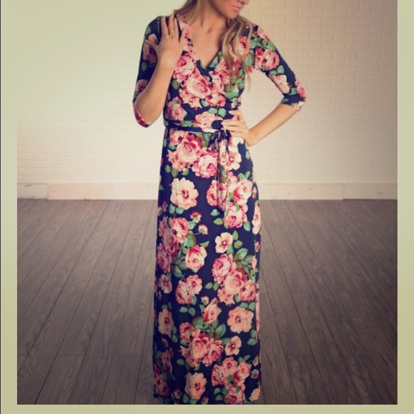 Dresses & Skirts - HP! 😘 Floral maxi dress
