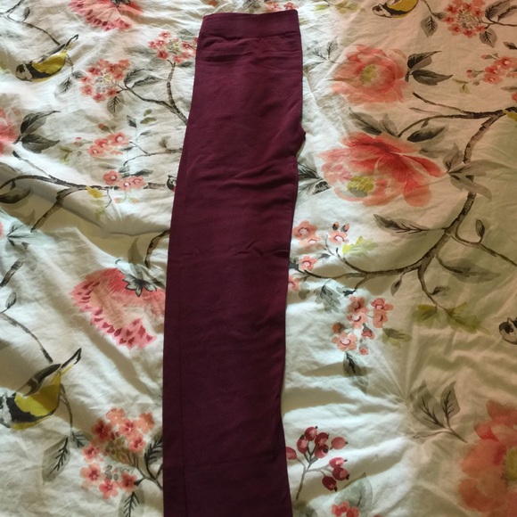Smooth wine colour leggings. XL.