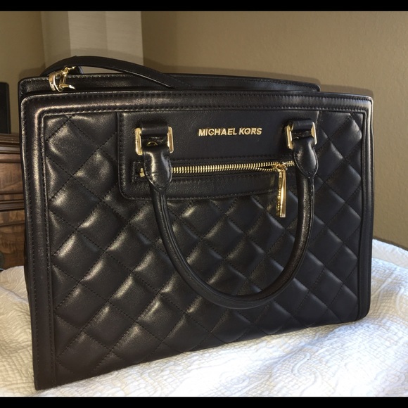 Micheal kors black satchel