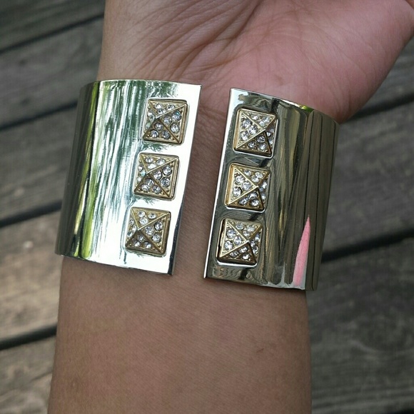 Victoria's Secret Jewelry - ♡SALE♡Victorias secret Gold studded Bling cuff NIB