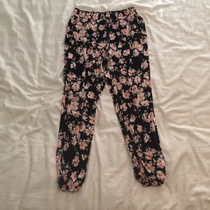 Floral print pants!