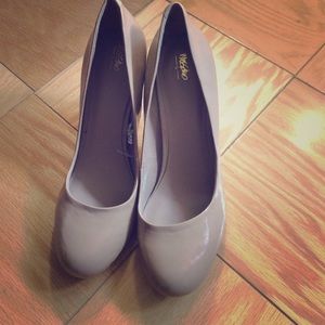 High heel patent pumps