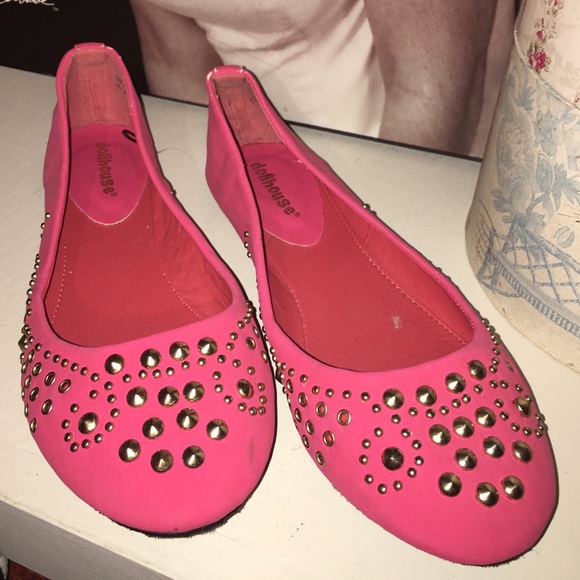 Cute flats with gold studs - Picture 1 of 3