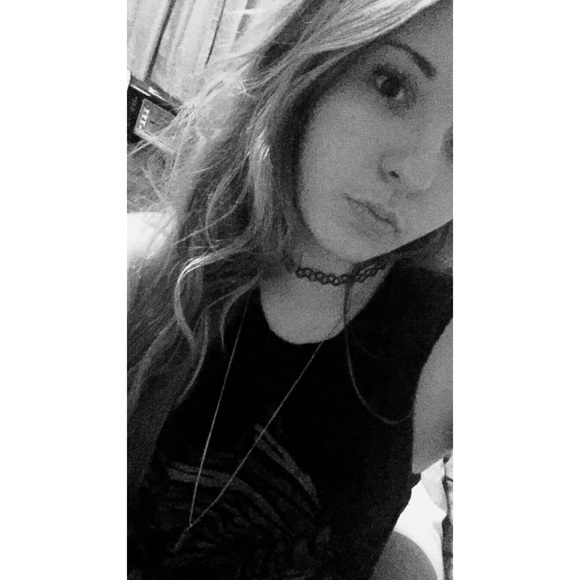 Meet your Posher, Makayla - Picture 2 of 4