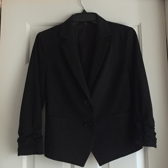 Black 3/4 sleeve length blazer