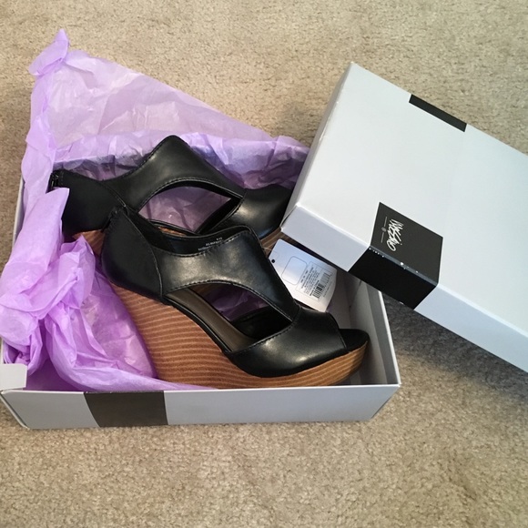 Black wedges