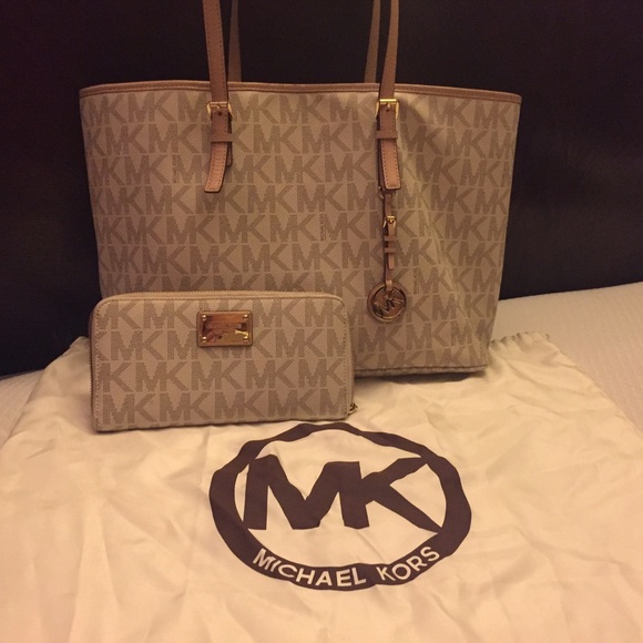 Mk vanilla tote and wallet set!