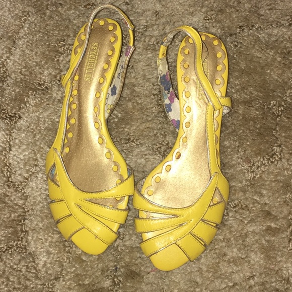 Fun yellow kitten heels!