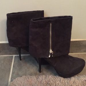 Black heel boots, black heels