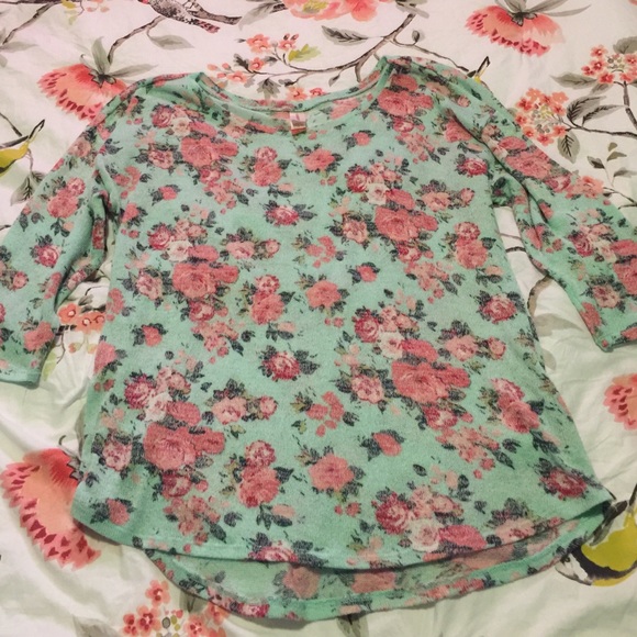 Juniors XL 3/4 length sleeve top