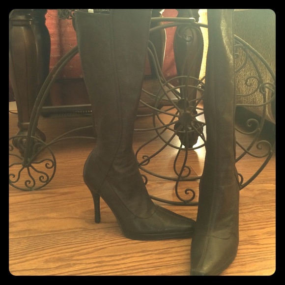 Nine West Shoes - NWOT Nine West "skinny" brown pointed toe boots