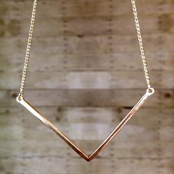 Chevron necklace - gold ✨HP✨ - Picture 2 of 4
