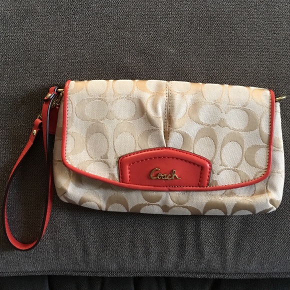 Coach Handbags - Coach Wristlet