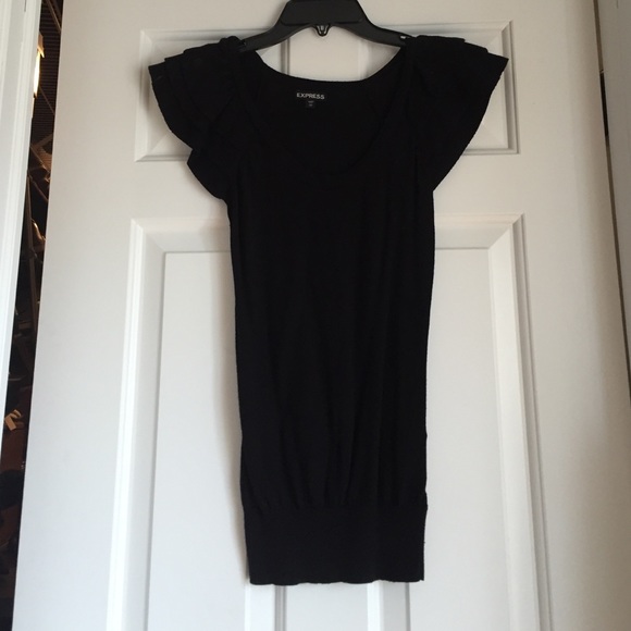 Black/white ruffled shoulder short sleeve top