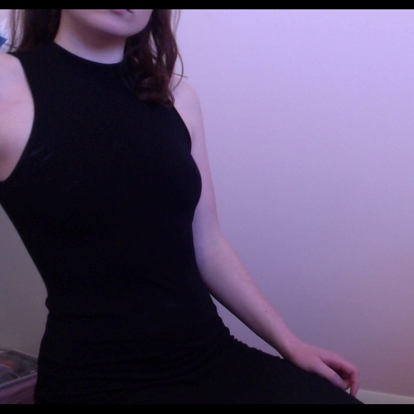 vampira black dress