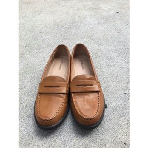 Brown leather upper flat shoes never been worn!