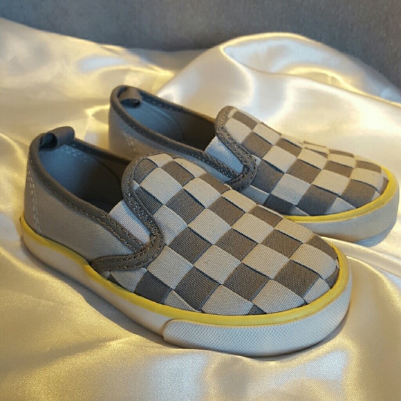 Old Navy Toddle Shoes size 7