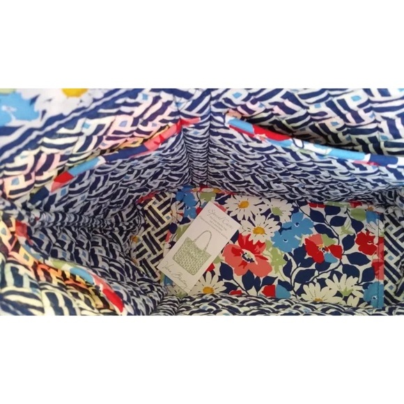 Vera Bradley XL Vera tote in Summer Cottage NWT - Picture 4 of 4